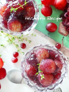 A picture of Jiggly Kyoho Grape Jello That is Full of Grapes.