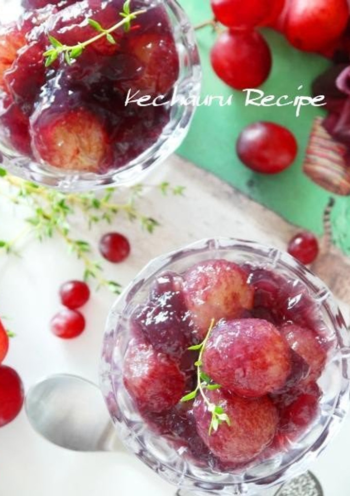 A picture of Jiggly Kyoho Grape Jello That is Full of Grapes.