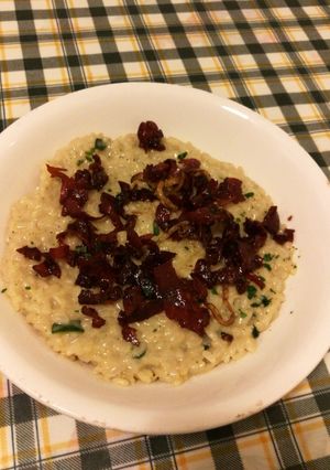 Foto di Risotto cremoso prosciutto crudo croccante e zucchine