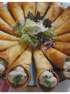 Una foto de Cucuruchos de brandada de merluza y gambas