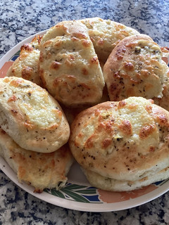 Una foto de Panecillos de queso y ajo