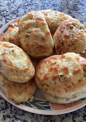 Una foto de Panecillos de queso y ajo