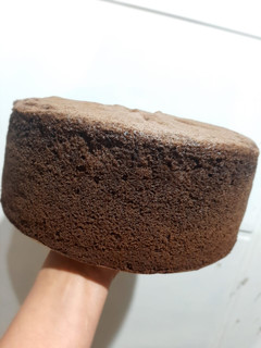 Una foto de Bizcochuelo clásico de chocolate