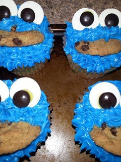 A picture of Cookie Monster Cupcakes.