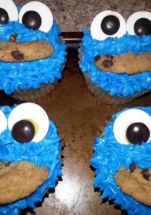 A picture of Cookie Monster Cupcakes.