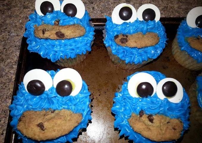 Steps to Make Any-night-of-the-week Cookie Monster Cupcakes