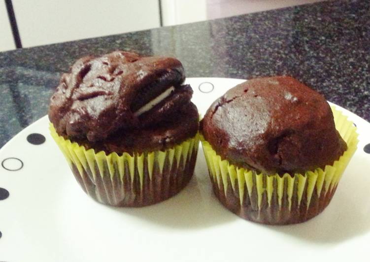 Simple Way to Prepare Any-night-of-the-week Oreo and nutella stuffed cupcakes