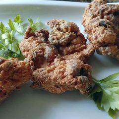A picture of Super Juicy Super Crispy Fried Chicken Thighs.