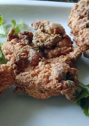 A picture of Super Juicy Super Crispy Fried Chicken Thighs.