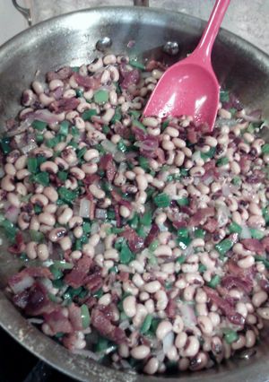 A picture of Pan fryed black eyed peas..