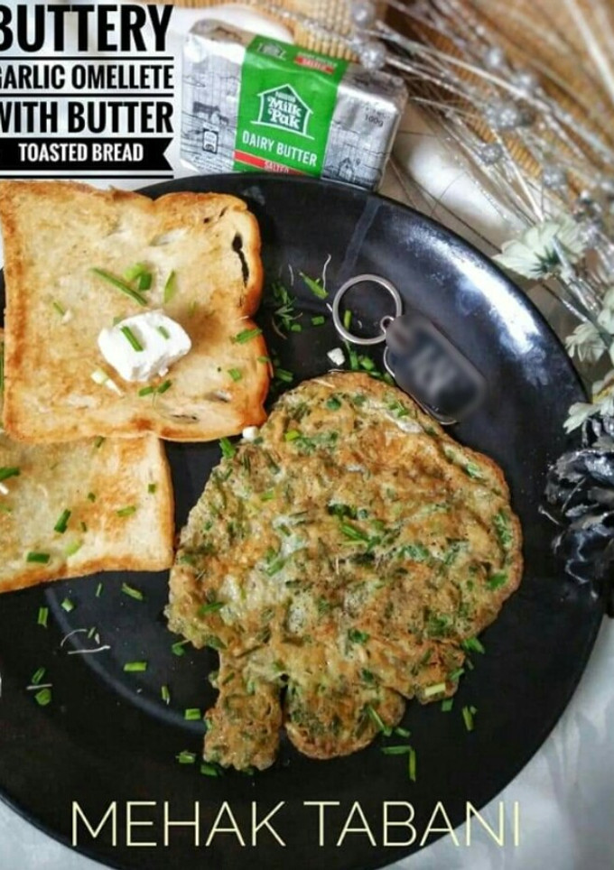 A picture of Omellete with Butter Toasted Bread.