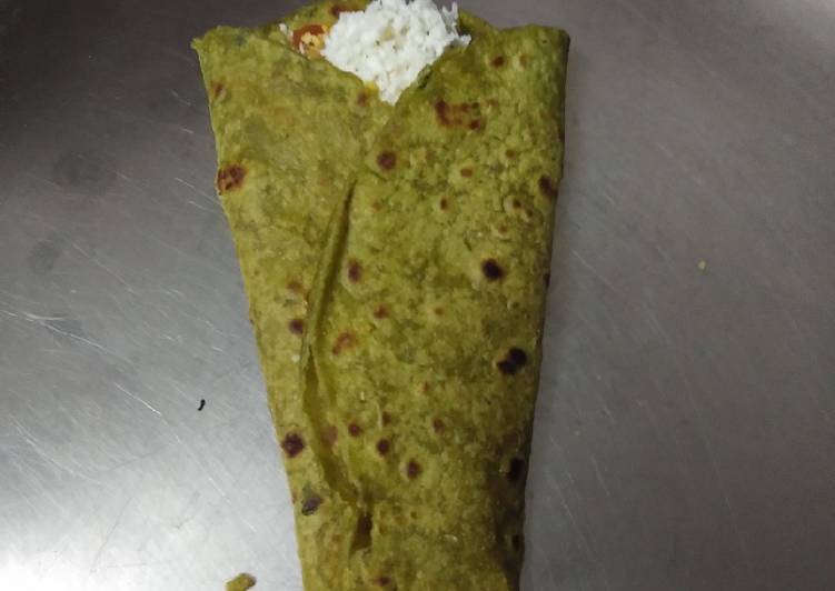 Palak paneer roll
