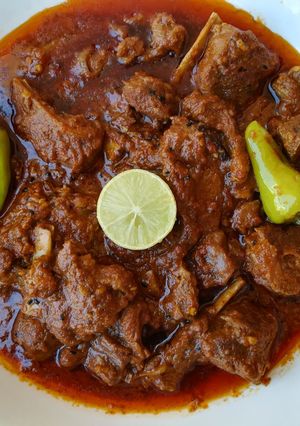 A picture of Achar Gosht.