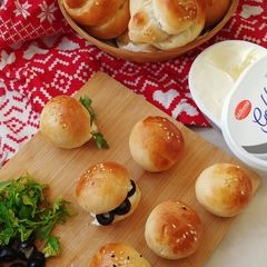 A picture of Cheese pastries.