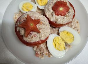 Una foto de Tomates rellenos especiales
