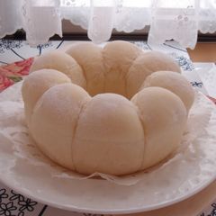 A picture of Ring Shaped White Bread.
