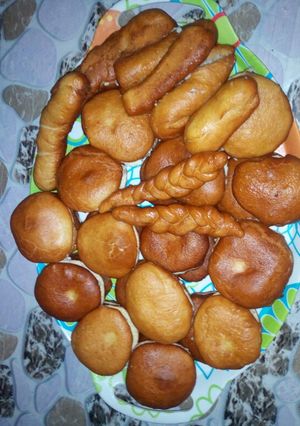 A picture of Doughnut with boston filling.