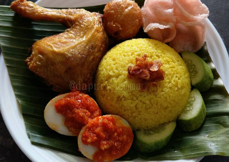 Nasi kuning betawi