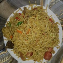A picture of Noodles stirfry.