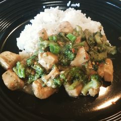 A picture of Chicken and broccoli (pioneer woman/my spin).