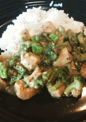 A picture of Chicken and broccoli (pioneer woman/my spin).