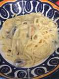 Pasta con mejillones en salsa blanca