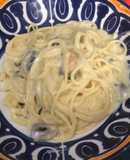 Pasta con mejillones en salsa blanca