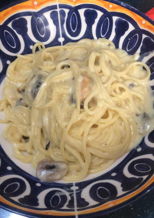 Una foto de Pasta con mejillones en salsa blanca