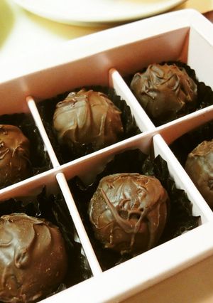 A picture of Simple Coffee-flavored Truffles.