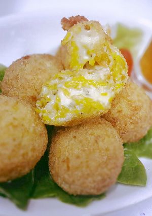 A picture of Pumpkin Cheeseballs.