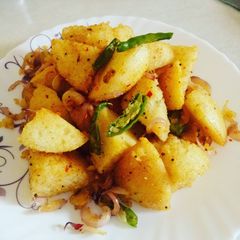 A picture of Fried idli.