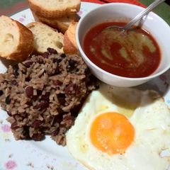 A picture of Gallo Pinto.