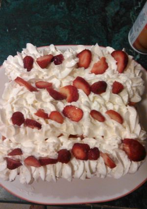 A picture of Sweet Strawberry Soda Cake.