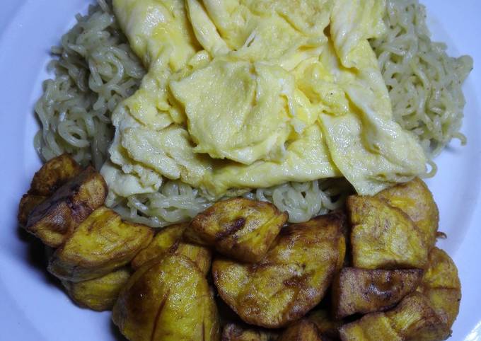 Buttered noodles with fluffy scrambled eggs & plantain