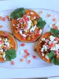 Calabaza asada con garbanzos crujientes, queso feta y granada