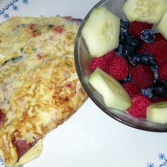 A picture of 1 egg 3 eggwhite omlet.