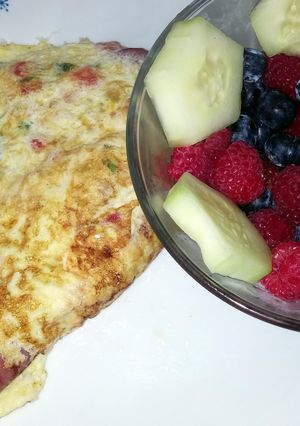 A picture of 1 egg 3 eggwhite omlet.