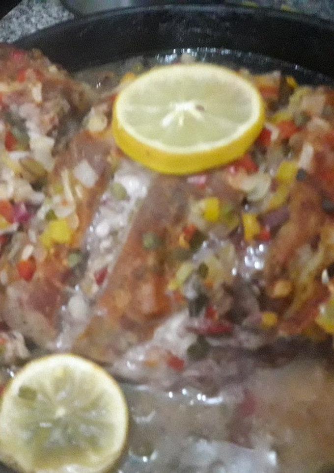 Una foto de Bondiolita al horno con papas rústicas