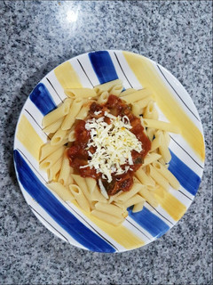 Una foto de Pasta con salsa de zapallitos y champiñones