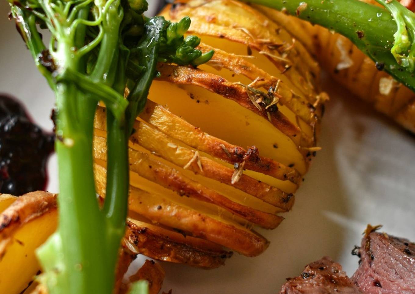 Hassleback New Potatoes With Garlic Butter & Thyme