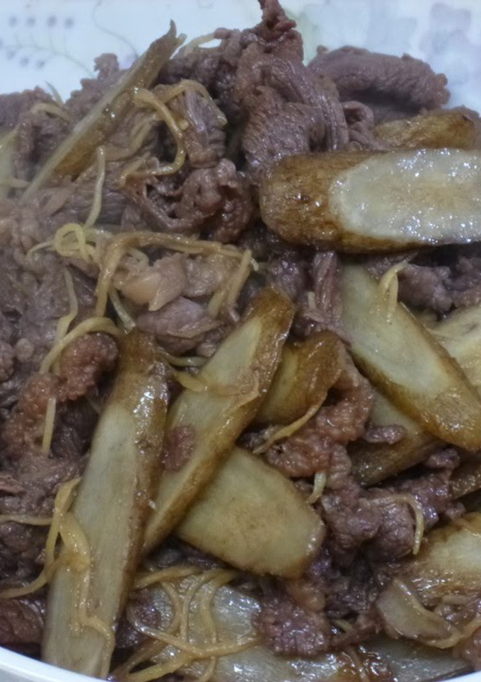 A picture of Fried Beef and Burdock Root.