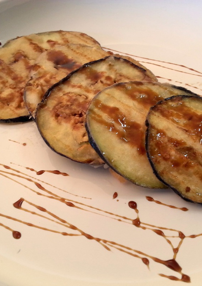 Una foto de Berenjenas fritas con miel