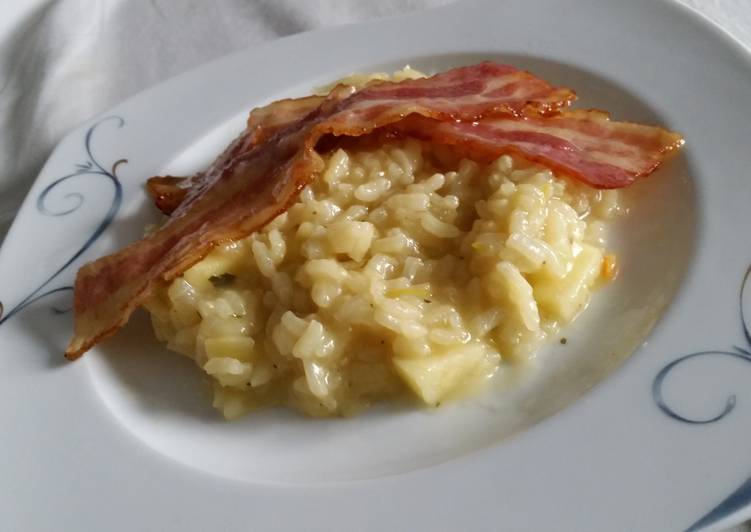 Easiest Way to Prepare Favorite Apple risotto with bacon