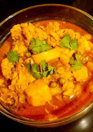 A picture of गोभीआलू की सब्जी #MRW #W1 #ghobhialoo काॅम्बो स्पेशल).