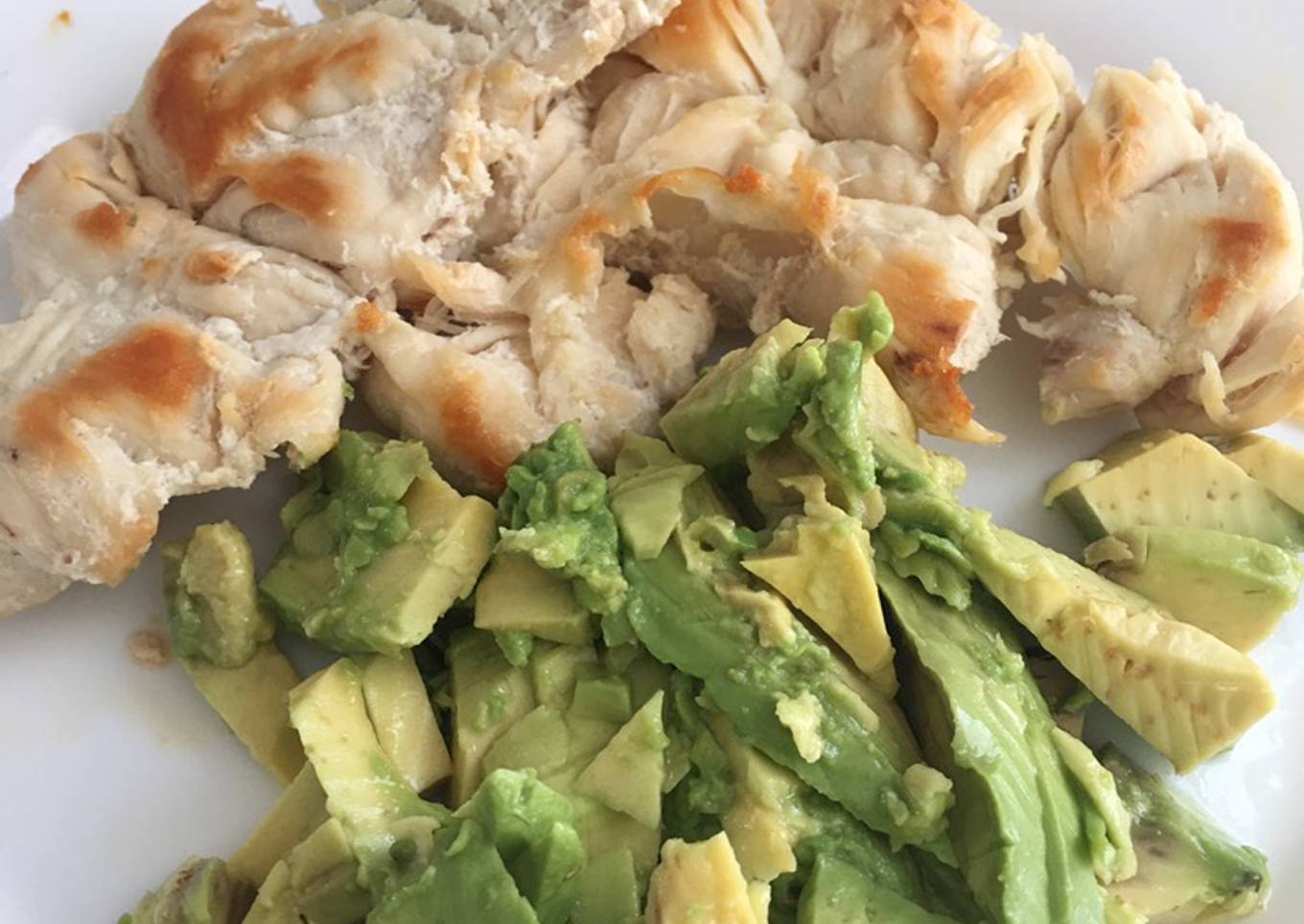 Pollo asado y aguacate