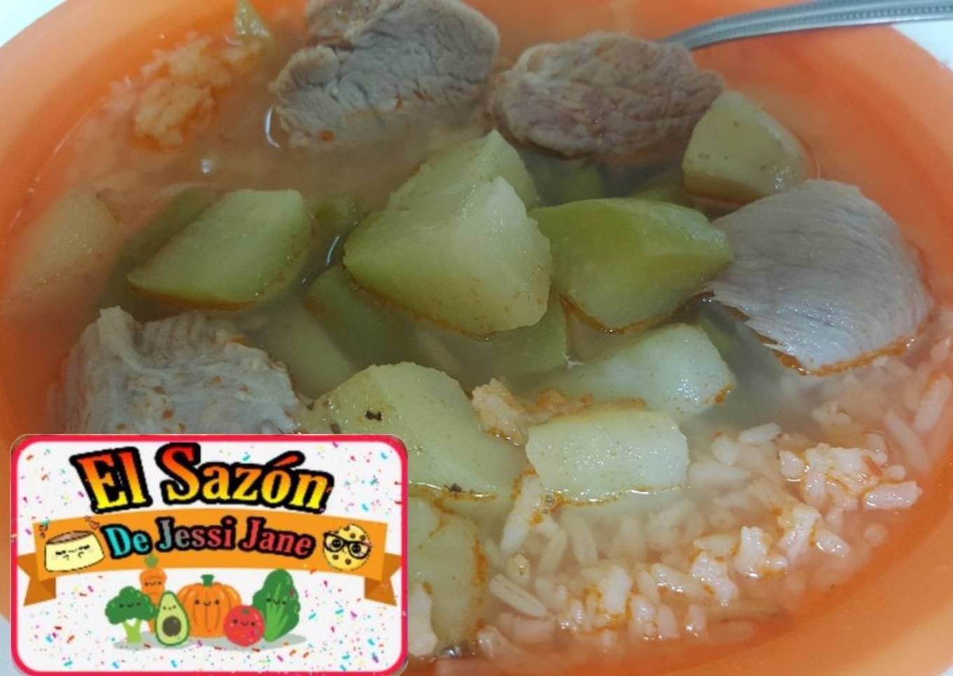 Caldo de Verduras con carne de puerco