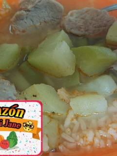 Una foto de Caldo de Verduras con carne de puerco
