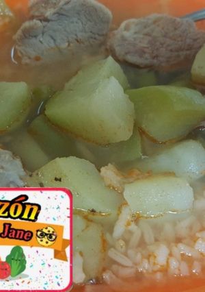 Una foto de Caldo de Verduras con carne de puerco