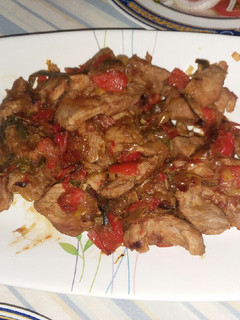 Una foto de Wok de verduras y solomillo de cerdo