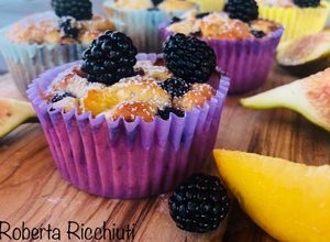 Foto di Muffin yogurt e frutta fresca